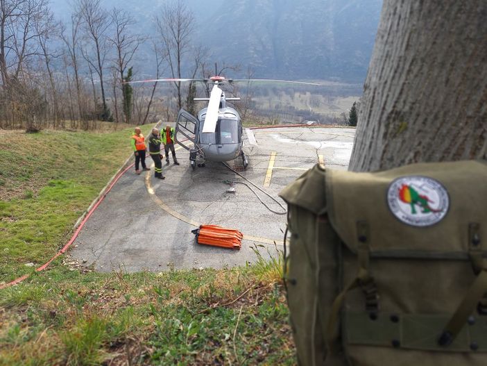 Si lavora alla bonifica dopo l'incendio di Colloro FOTO E VIDEO Si lavora alla bonifica dopo l'incendio di Colloro FOTO E VIDEO