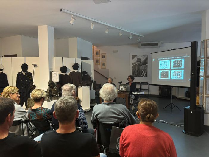 Presentato il nuovo libro sugli spazzacamini della Valle Vigezzo FOTO Presentato il nuovo libro sugli spazzacamini della Valle Vigezzo FOTO