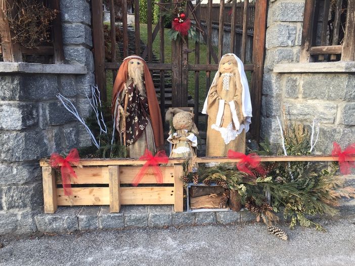 Coimo si prepara al Natale: torna la tradizione dei presepi