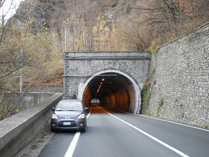 Senso unico alternato per una notte nella galleria Masera