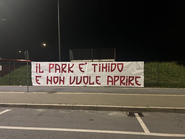 I cittadini tornano a chiedere l'apertura dello skate park: protesta pacifica nella notte I cittadini tornano a chiedere l'apertura dello skate park: protesta pacifica nella notte