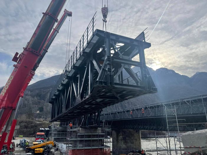Varata la seconda campata del ponte della Vigezzina, Borghi: "Opera significativa"