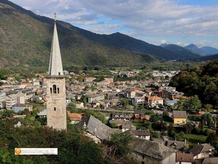 Cerca di avvicinare le ragazze davanti alle Medie, avviati controlli a Ornavasso
