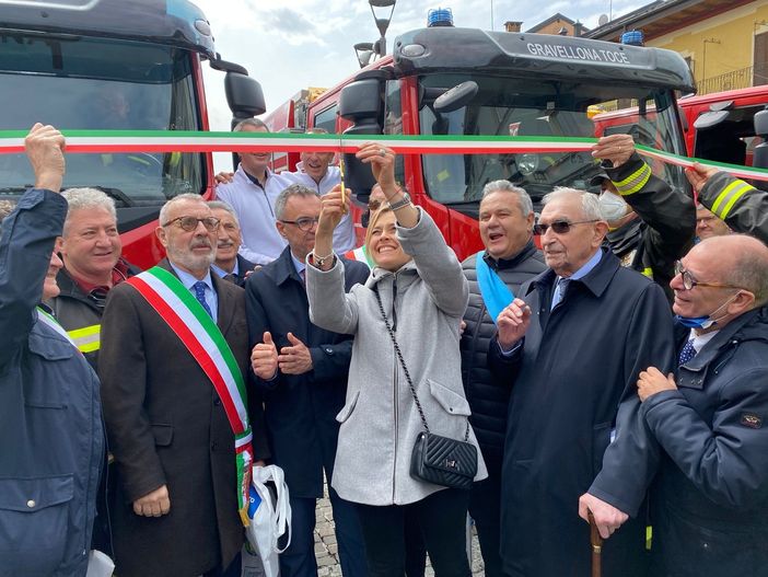 Giornata di festa per i Vigili del fuoco del Vco, inaugurati i 9 automezzi del progetto Soccorso Sicuro