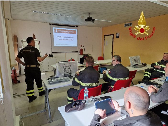 Corso di formazione regionale di polizia giudiziaria al comando dei vigili del fuoco di Verbania Corso di formazione regionale di polizia giudiziaria al comando dei vigili del fuoco di Verbania