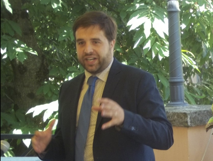 La società di lattice dopo la pandemia, Luca Ciurleo presenta il suo libro a Crevoladossola La società di lattice dopo la pandemia, Luca Ciurleo presenta il suo libro a Crevoladossola