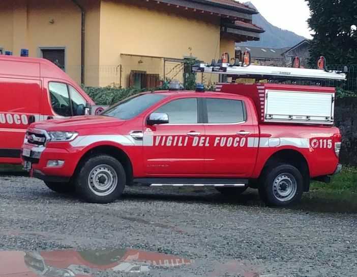 Auto in fiamme in superstrada a Piedimulera