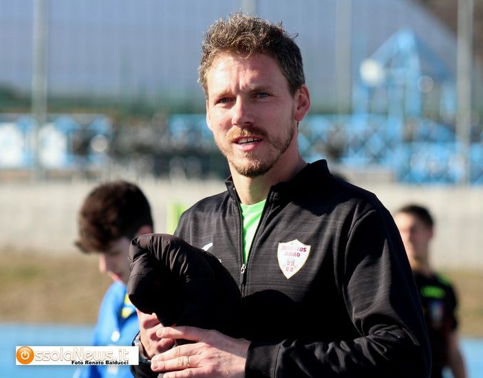 Foto: Mhael Nino, allenatore della Juventus Domo vittoriosa a Valdengo Foto: Mhael Nino, allenatore della Juventus Domo vittoriosa a Valdengo