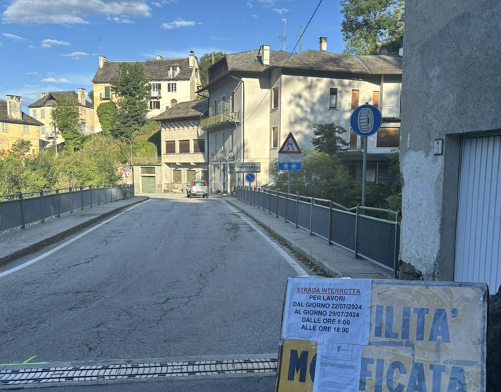 Si asfalta la strada, disagi a Craveggia e Toceno