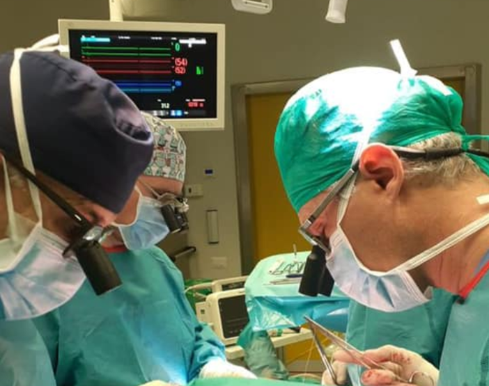 Un nuovo intervento innovativo per il cardiochirurgo ossolano Audo: storia a lieto fine per un uomo di 46 anni