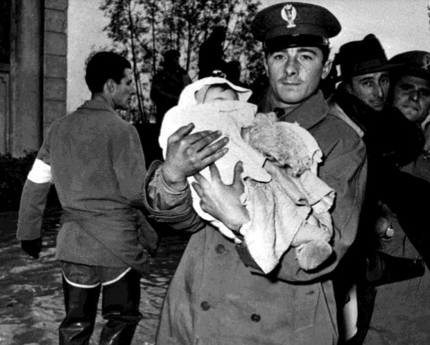 ‘Al servizio del Paese', la storia della Polizia di Stato in 500 scatti ‘Al servizio del Paese', la storia della Polizia di Stato in 500 scatti