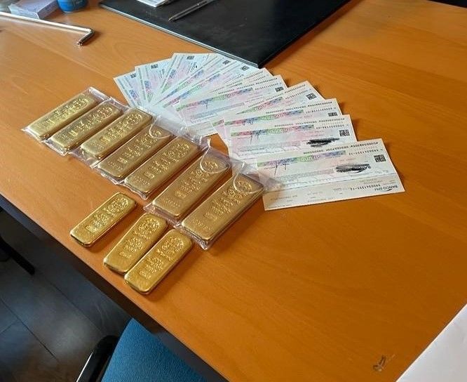 Frode fiscale su prodotti petroliferi, laGdF sequestra lingotti d’oro e contante per oltre 1 milione di euro