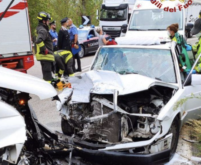 Frontale sulla superstrada allo svincolo di Masera, due persone ferite FOTO