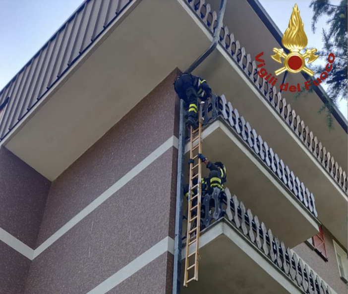 Cade in casa a Craveggia e viene soccorsa dai Vigili del fuoco Cade in casa a Craveggia e viene soccorsa dai Vigili del fuoco