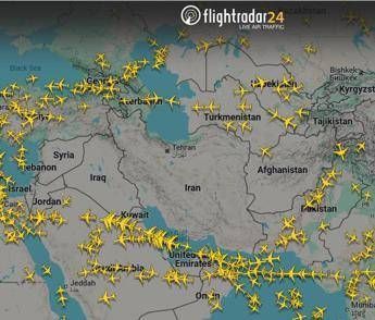 Da Tel Aviv a Kabul, traffico aereo bloccato dopo attacco Israele all'Iran Da Tel Aviv a Kabul, traffico aereo bloccato dopo attacco Israele all'Iran