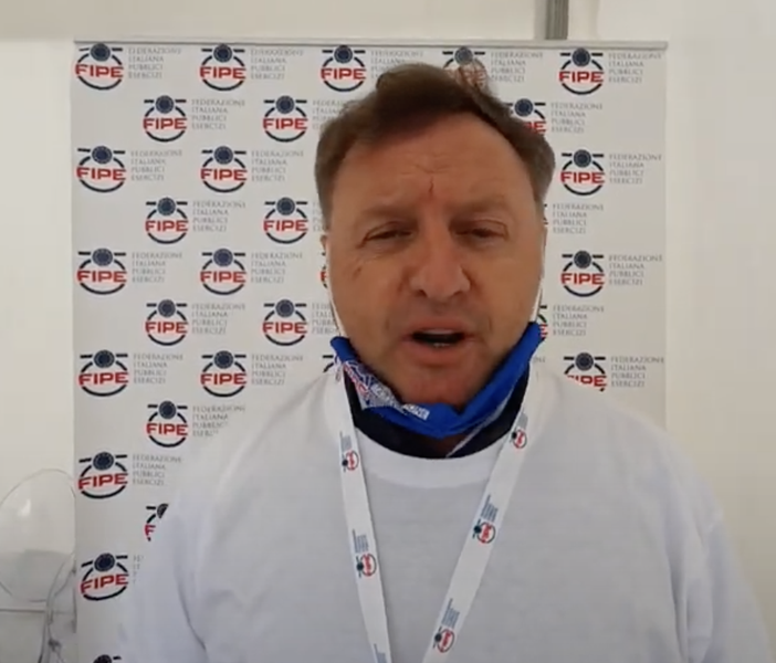 Sartoretti (Confcommercio): "Meglio l'obbligo vaccinale che il green pass solo per bar e ristoranti