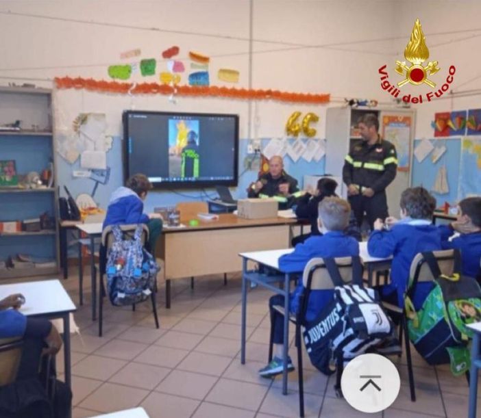 I vigili del fuoco incontrano gli alunni del Vco