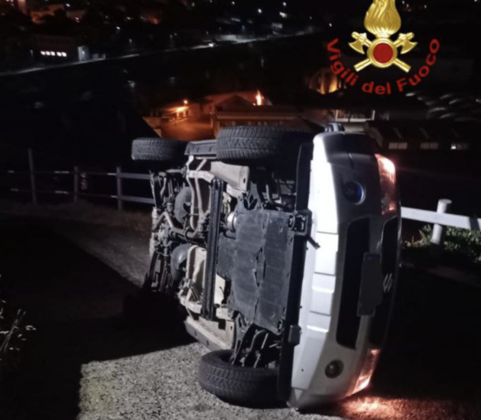 Auto si ribalta a Fomarco, conducente illeso