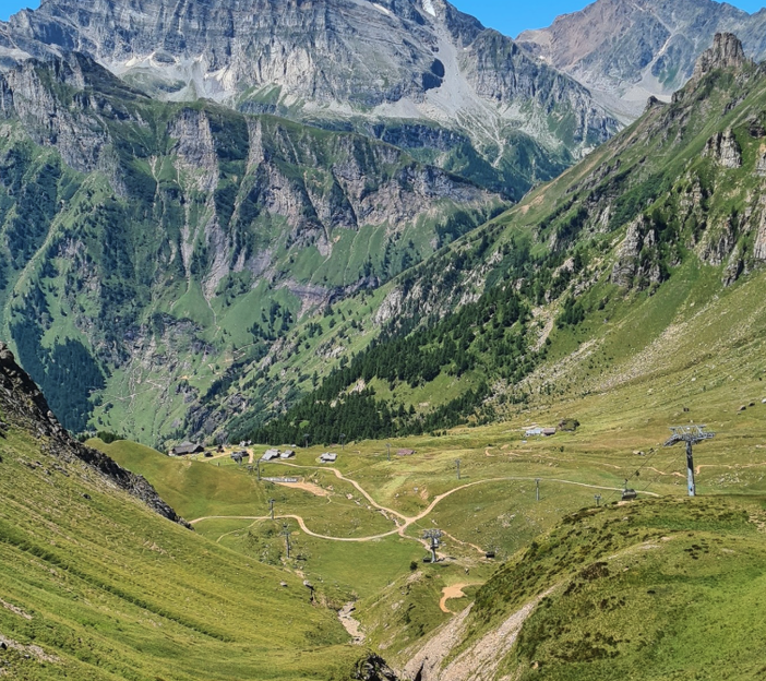 San Domenico di Varzo: escursioni, sapori e spettacoli tra le vette San Domenico di Varzo: escursioni, sapori e spettacoli tra le vette