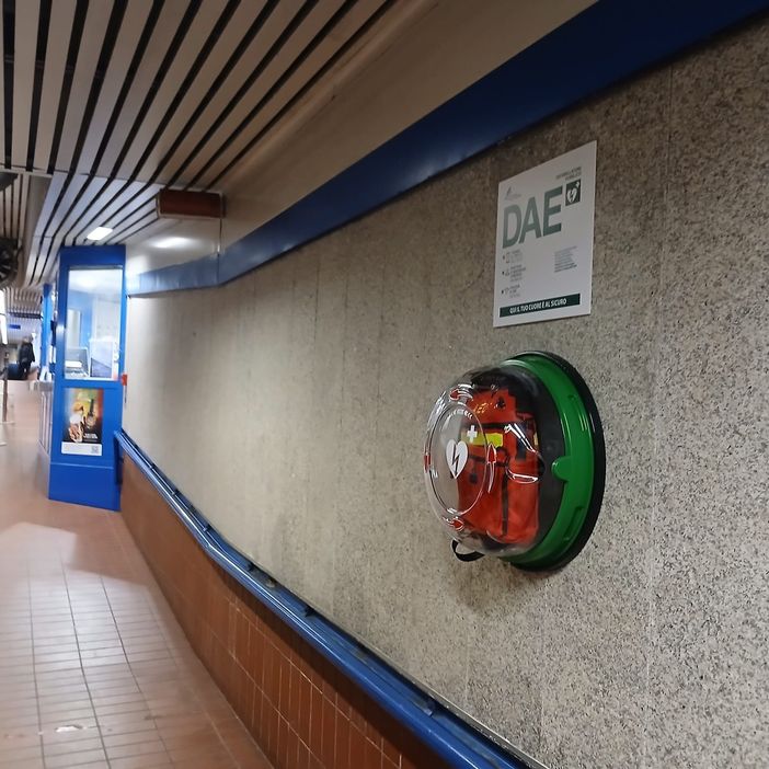 Nuovi defibrillatori nelle stazioni della ferrovia Vigezzina - Centovalli FOTO
