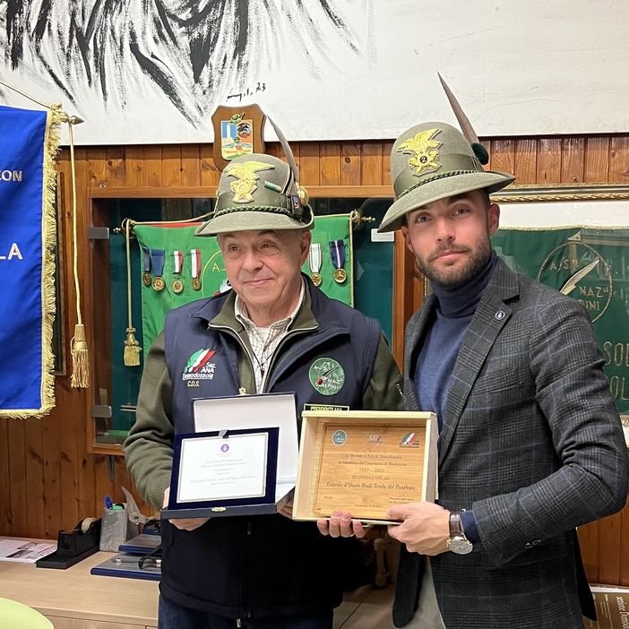 Gemellaggio fra Guardie d’Onore del Vco e le penne nere domesi