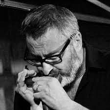 Max De Aloe presenta 'Da solo, suonando con gli occhi'