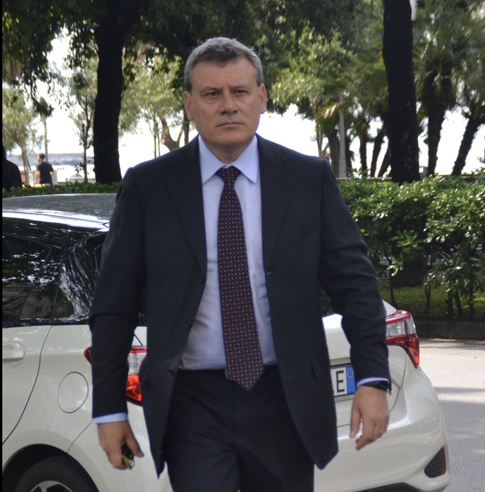 Ex assessore domese muore precipitando dal balcone a Salerno