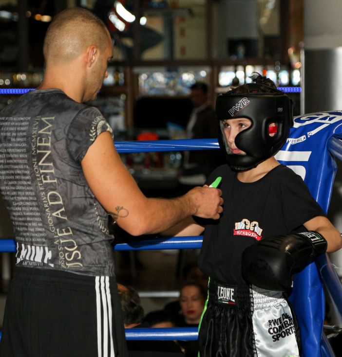 Elia Cosentino trionfa nuovamente nella kickboxing con un ko alla prima ripresa Elia Cosentino trionfa nuovamente nella kickboxing con un ko alla prima ripresa