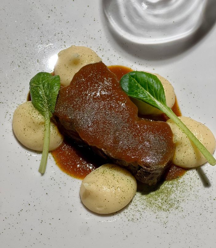 Tra emozioni e genio creativo, lo chef stellato Marco Sacco celebra i cinquant'anni del Piccolo Lago FOTO Tra emozioni e genio creativo, lo chef stellato Marco Sacco celebra i cinquant'anni del Piccolo Lago FOTO