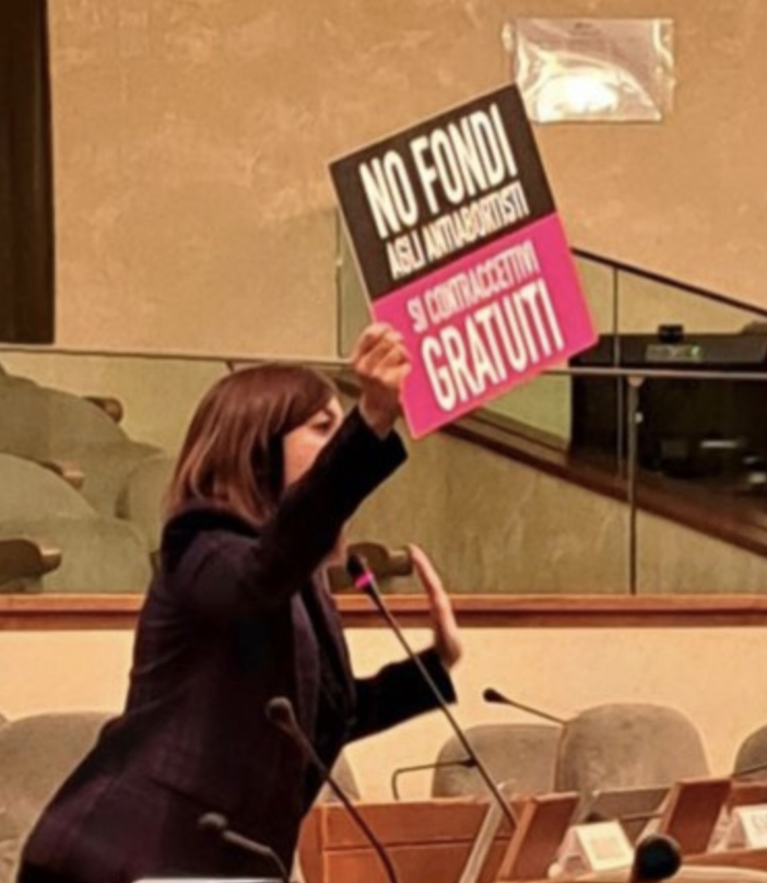 &quot;No a fondi per gli antiabortisti, sì a contraccettivi gratuiti&quot;: Disabato (M5s) striglia la Regione Piemonte