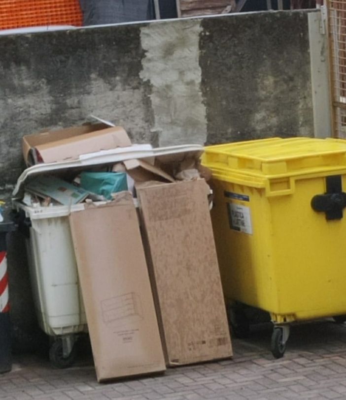 Disservizi nella raccolta rifiuti a Domodossola: la segnalazione dei residenti
