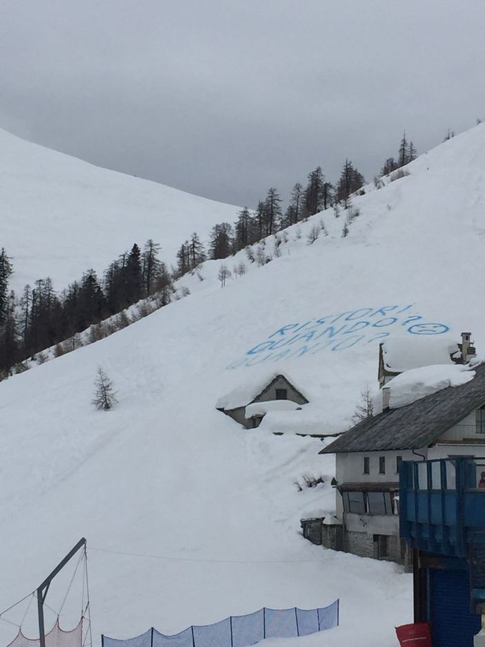 Flash mob alla Piana: "Quando i ristori? Quanti?"