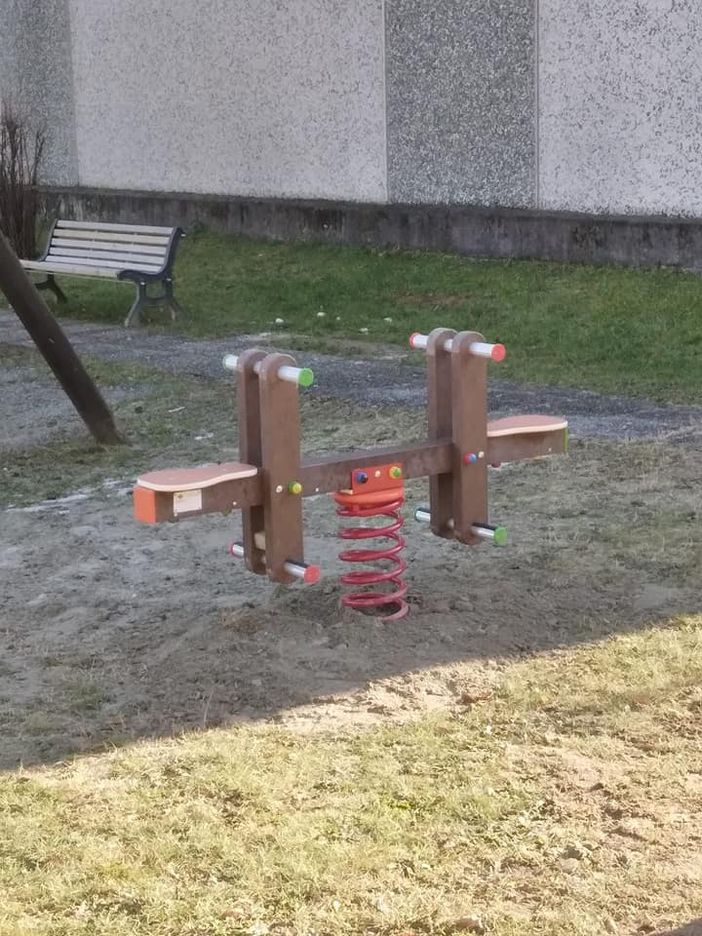 Montati i nuovi giochi al parco di Piedimulera