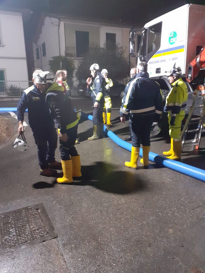 Gli Alpini ossolani in supporto alla popolazione toscana