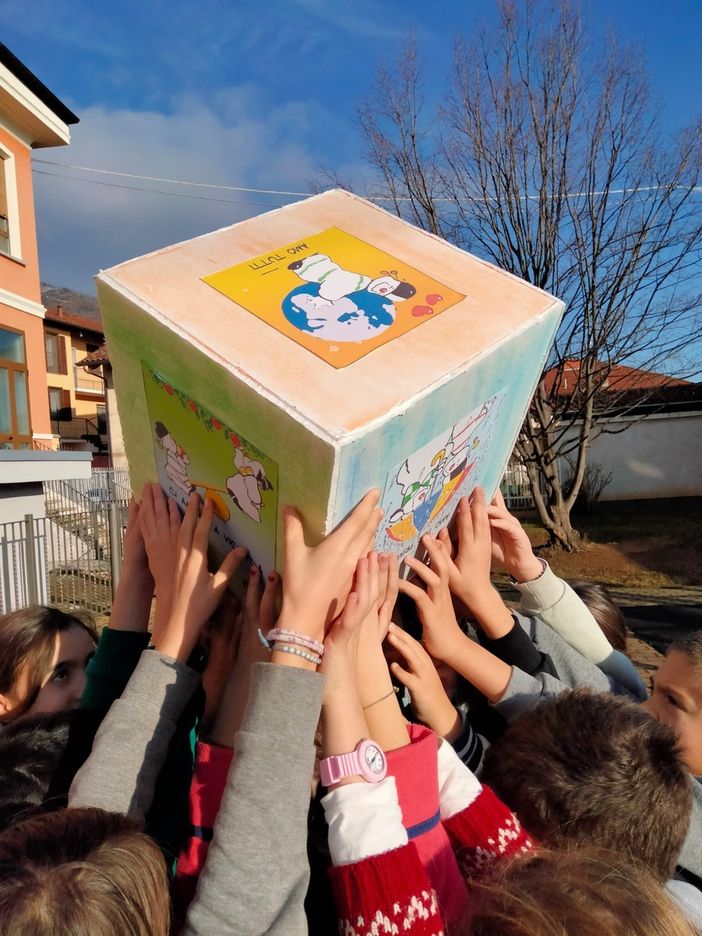 Uncem sostiene il progetto Living Peace International con il "Dado della pace" Uncem sostiene il progetto Living Peace International con il "Dado della pace"