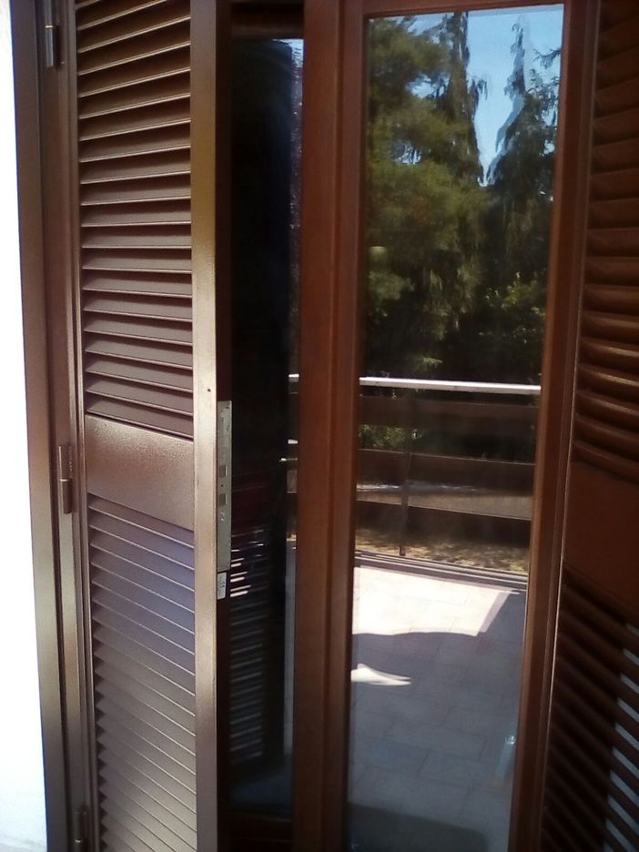 Infissi di legno massello Infissi di legno massello