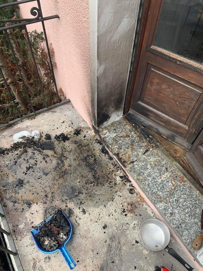 Coimo, lancio di petardi causa danni ad un'abitazione