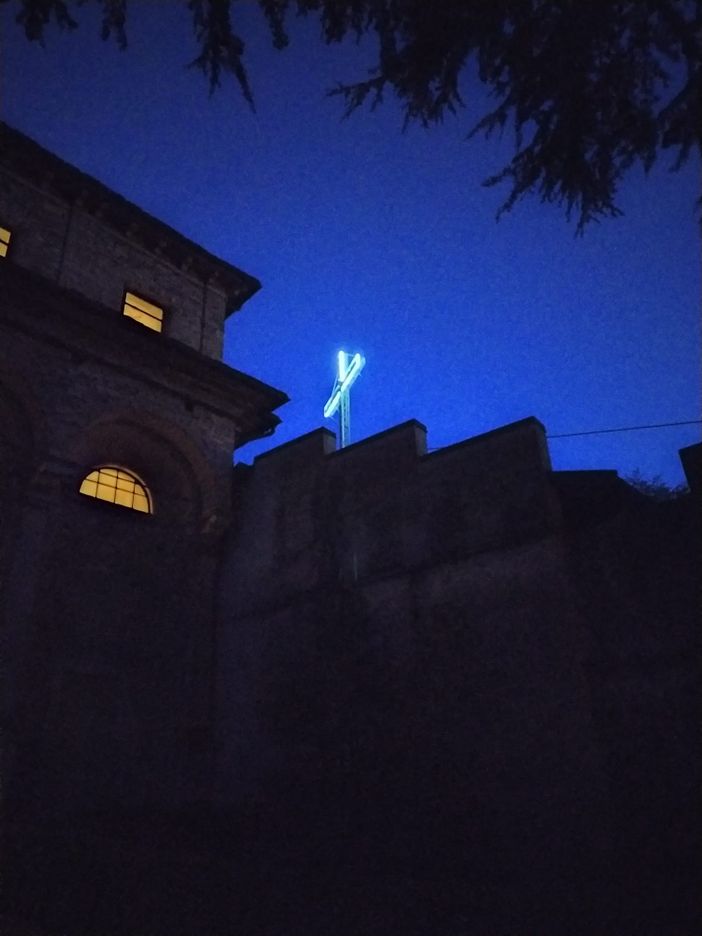 Nuova illuminazione a led per la croce del Calvario che tornerà a risplendere Nuova illuminazione a led per la croce del Calvario che tornerà a risplendere