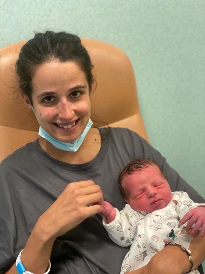 Tre figli nati subito dopo le varie riaperture del punto nascite, la storia di una mamma vigezzina