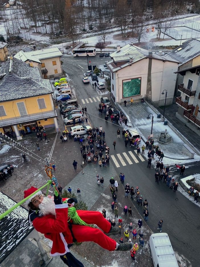Ad Antrona Babbo Natale scende dal cielo.... Ad Antrona Babbo Natale scende dal cielo....