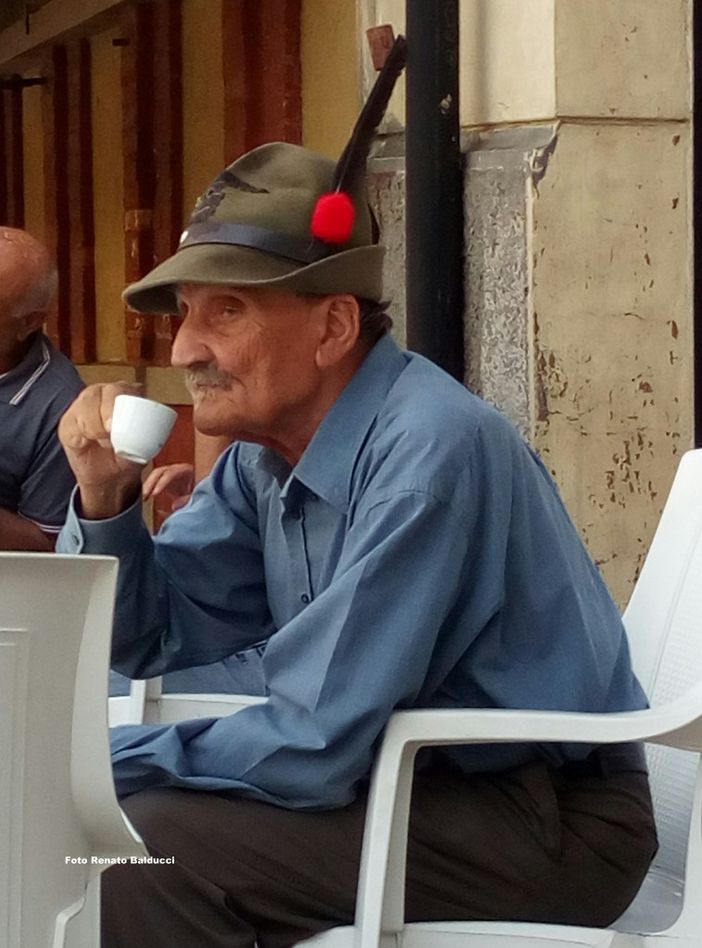 Villa dà l'ultimo saluto all'alpino Cenz Villa dà l'ultimo saluto all'alpino Cenz