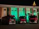 La caserma dei vigili del fuoco si illumina di verde per la consapevolezza della sindrome Pans Pandas