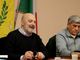 Foto: il sindaco Giorgio Ferroni, con in mano la pratica relativa alla cava Palissandro