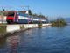 Un treno che corre lungo il lago per unire Locarno a Verbania