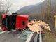 Tir carico di legna si ribalta a Piedimulera FOTO