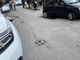 Automobilisti bloccati dentro il parcheggio della stazione