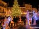 Acceso l'albero di Natale di Piazza Mercato. Pizzi: &quot;Una gioia vedere i sorrisi dei bambini&quot; FOTO E VIDEO
