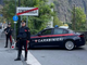 Si riprendono con lo smartphone mentre incendiano un capannone, denunciati due giovani