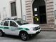 Madre e figlio insultano e aggrediscono due agenti della Polizia Locale