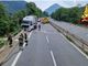 Camion va a sbattere in superstrada, disagi al traffico